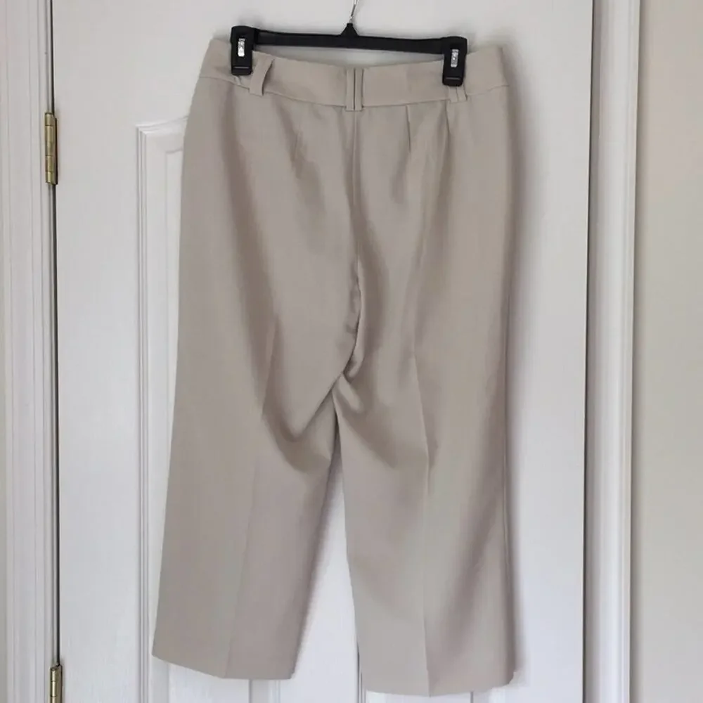 Larry Levine Stretch Tan Cropped Pants Size 8‎